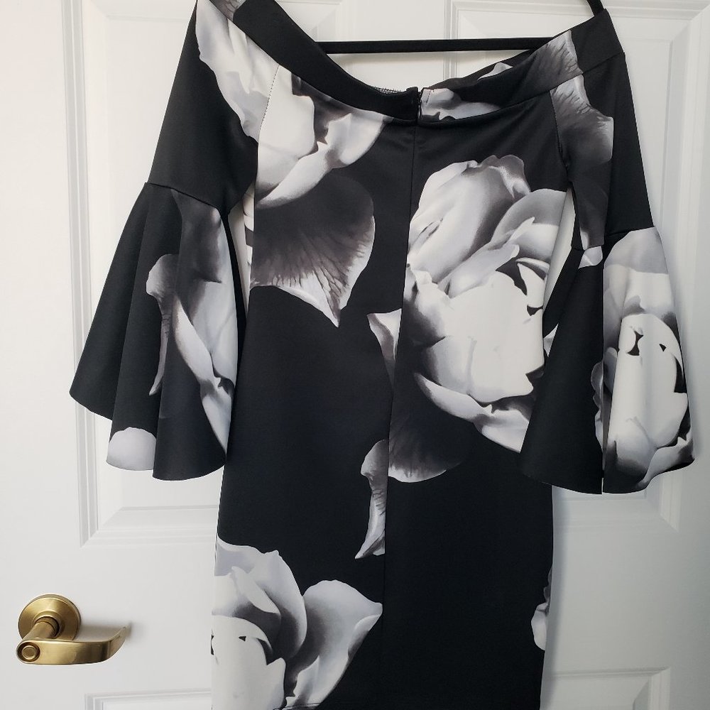 Venus Floral Bell-Sleeve Off-Shoulder Scuba Bodycon Mini Dress - Picture 4 of 14